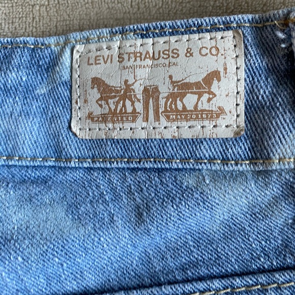 Levi’s Denim Shorty Shorts - Picture 8 of 12